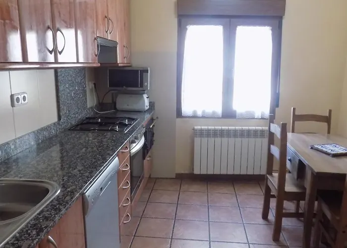 Hotel cerca del colegio: Apartamentos Casa Ferrás